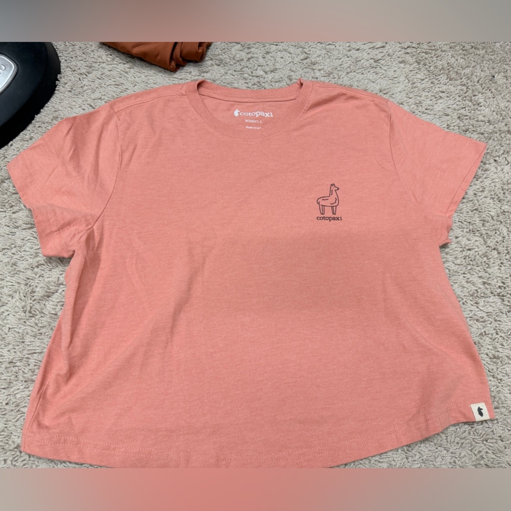 cotopaxi Tiny Llama Crop T-shirt coral